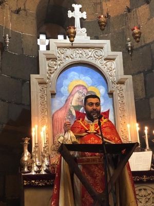 «Ահավասիկ Ես դռան առաջ եմ և բախում եմ» | Ahavasik Es Dran Araj Em Ev Bakhum Em