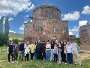 Կիրակնօրյա դպրոցի սաների միասնական աղոթքը Արագածոտնի թեմի սրբավայրերում | Kiraknorya Dproci Saneri Miasnakan Aghotqy Aragatsotni Temi Srbavayrerum